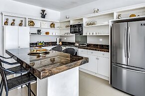 Dog-friendly Ocean-view Retreat With Pool Access Plus Rooftop Deck, AC