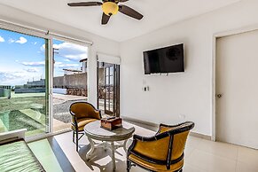 Dog-friendly Ocean-view Retreat With Pool Access Plus Rooftop Deck, AC