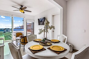 Dog-friendly Ocean-view Retreat With Pool Access Plus Rooftop Deck, AC