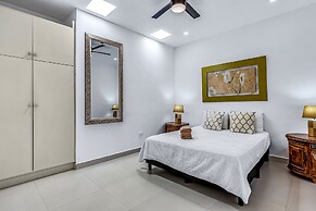 Dog-friendly Ocean-view Retreat With Pool Access Plus Rooftop Deck, AC