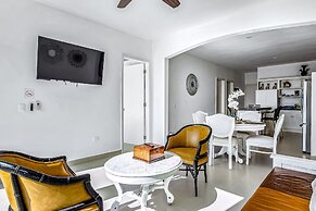Dog-friendly Ocean-view Retreat With Pool Access Plus Rooftop Deck, AC