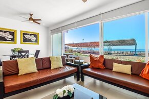 Dog-friendly Oceanfront Villa With Pool Access, Rooftop Patio, Full Ki