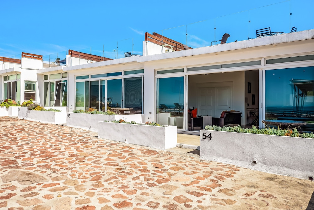 Dog-friendly Oceanfront Villa With Pool Access, Rooftop Patio, Full Ki