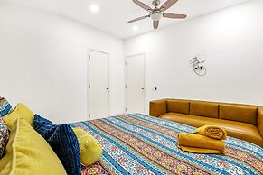 Dog-friendly Oceanfront Villa With Pool Access, Rooftop Patio, Full Ki