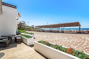 Dog-friendly Oceanfront Villa With Pool Access, Rooftop Patio, Full Ki