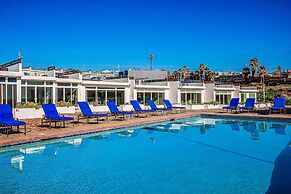 Dog-friendly Oceanfront Villa With Pool Access, Rooftop Patio, Full Ki