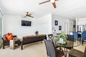 Dog-friendly Oceanfront Villa With Pool Access, Rooftop Patio, Full Ki