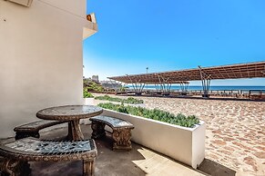 Dog-friendly Oceanfront Villa With Pool Access, Rooftop Patio, Full Ki
