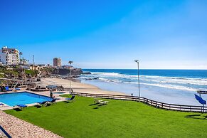 Dog-friendly Oceanfront Villa With Pool Access, Rooftop Patio, Full Ki
