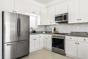 Dog-friendly Oceanfront Villa With Pool Access, Rooftop Patio, Full Ki