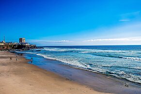 Dog-friendly Oceanfront Villa With Pool Access, Rooftop Patio, Full Ki