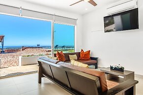 Dog-friendly Oceanfront Villa With Pool Access, Rooftop Patio, Full Ki