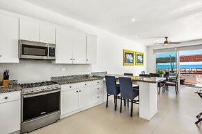 Dog-friendly Oceanfront Villa With Pool Access, Rooftop Patio, Full Ki