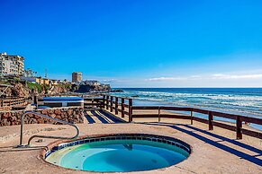 Dog-friendly Oceanfront Villa With Pool Access, Rooftop Patio, Full Ki
