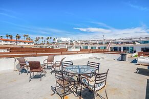 Dog-friendly Oceanfront Villa With Pool Access, Rooftop Patio, Full Ki