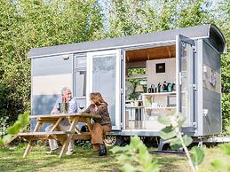 Romantic Lakeside Wagon Retreat