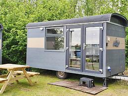 Romantic Lakeside Wagon Retreat