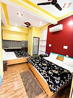 Premium Hotel Girish Heritage Stay