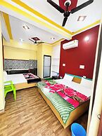 Premium Hotel Girish Heritage Stay