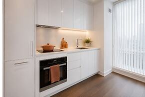 The Iceboat Luxe Stay