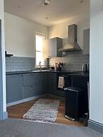 Apartment Sleeps 6 With Hot Tub
