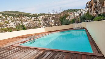 Scenic Riviera Home Near sea