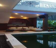 Cozzy De Ravin Canggu