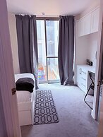 One Bedroom Flat in Mailbox With Free Parking