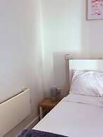 One Bedroom Flat in Mailbox With Free Parking