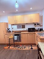 One Bedroom Flat in Mailbox With Free Parking