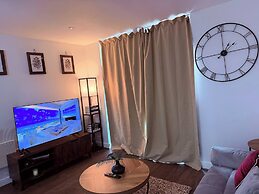 One Bedroom Flat in Mailbox With Free Parking