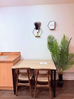 One Bedroom Flat in Mailbox With Free Parking