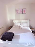 One Bedroom Flat in Mailbox With Free Parking