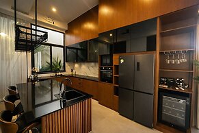 Luxurious 4BR Villa With Pool Gym Sauna Workspace