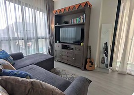 Bright Corner Condo - Rooftop Pool With Sea Views