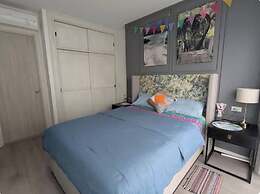 Bright Corner Condo - Rooftop Pool With Sea Views