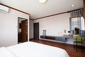 Capitel Ekkamai Hotel