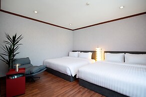 Capitel Ekkamai Hotel