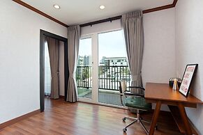 Capitel Ekkamai Hotel