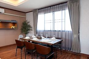 Capitel Ekkamai Hotel