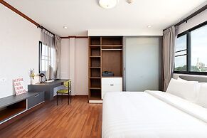 Capitel Ekkamai Hotel