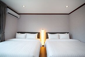 Capitel Ekkamai Hotel