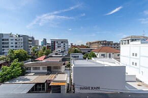 Capitel Ekkamai Hotel