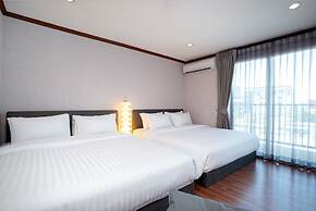 Capitel Ekkamai Hotel