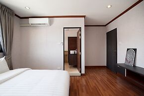 Capitel Ekkamai Hotel