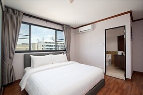 Capitel Ekkamai Hotel