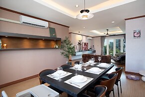 Capitel Ekkamai Hotel