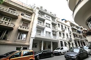 Kolonaki Cocoon - 2-BR Stylish Apt with Backyard in Kolonaki