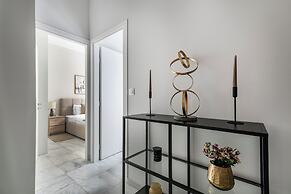 Kolonaki Cocoon - 2-BR Stylish Apt with Backyard in Kolonaki