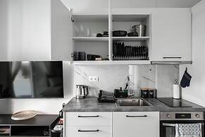Kolonaki Cocoon - 2-BR Stylish Apt with Backyard in Kolonaki